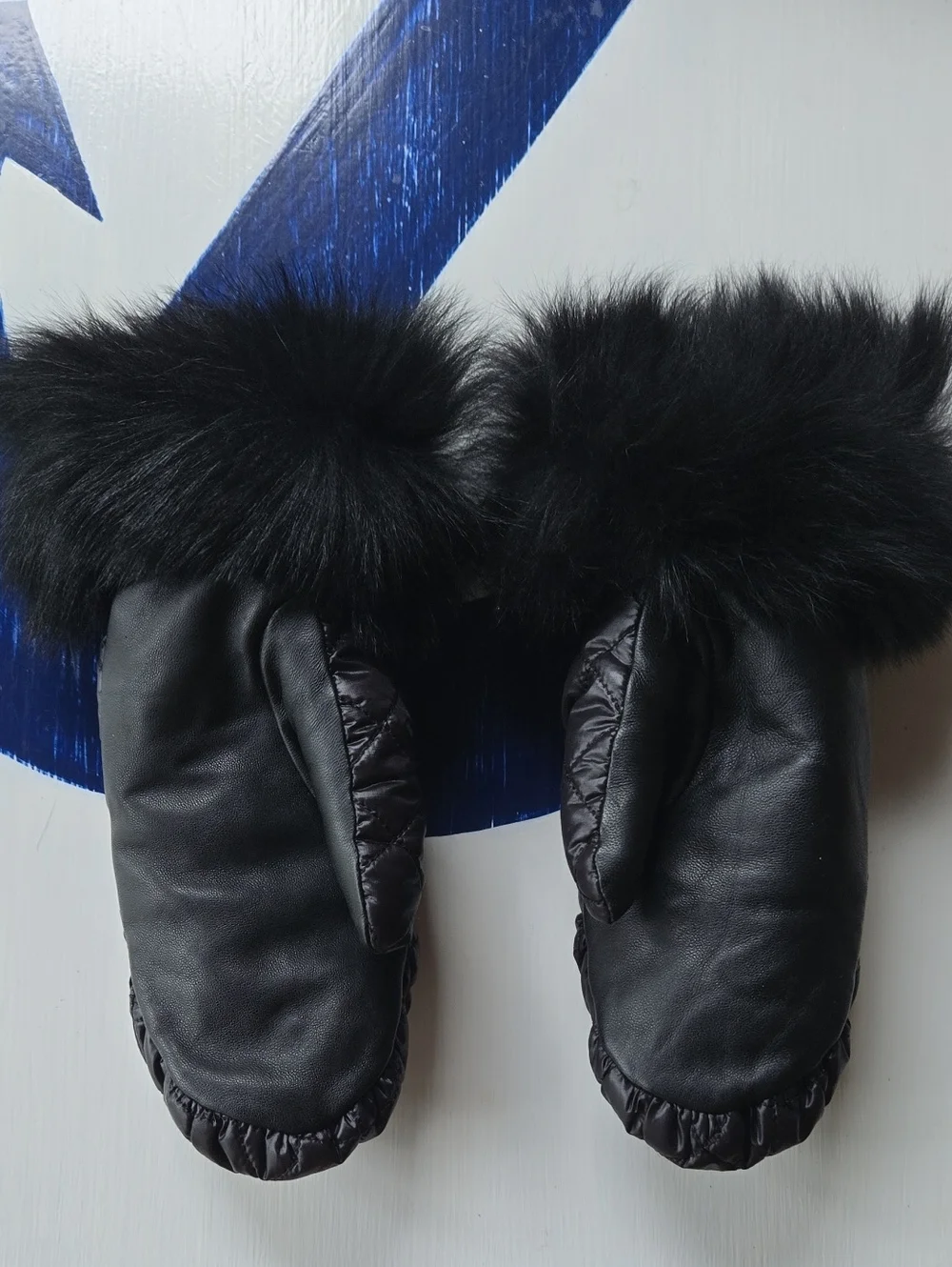 Ugg Black Quilted All-Weather Mitten Size L/XL